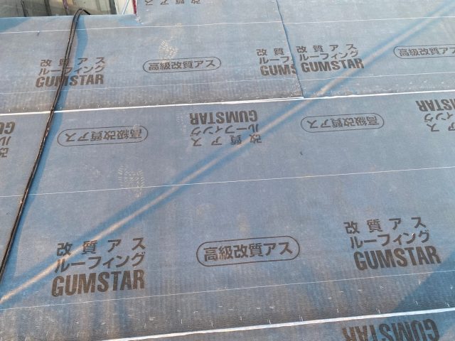 明石市で葺き替えにおけるルーフィング敷設